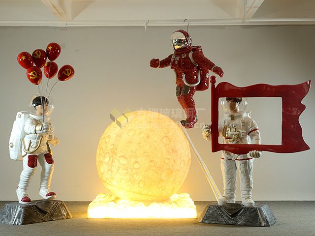 商场玻璃钢宇航员组合雕塑(图3)