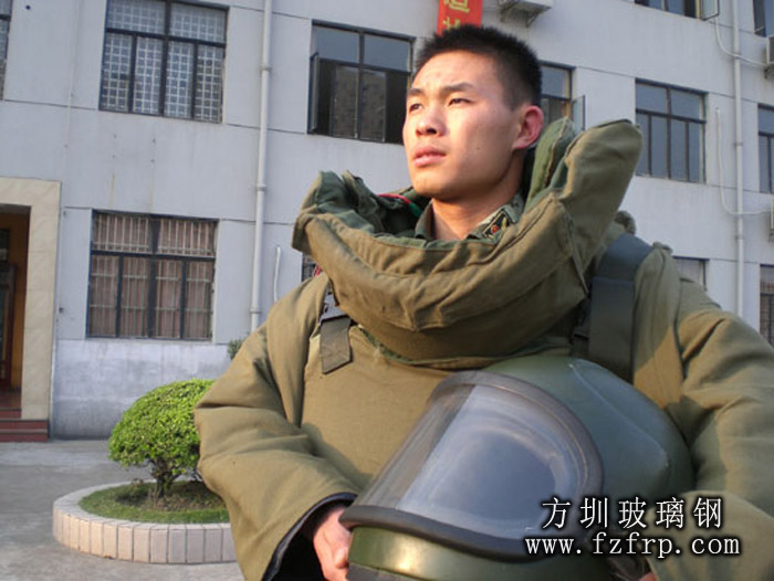 玻璃钢头盔生产厂家 玻璃钢头盔责任重大优异特性让其走进防爆部队(图1)