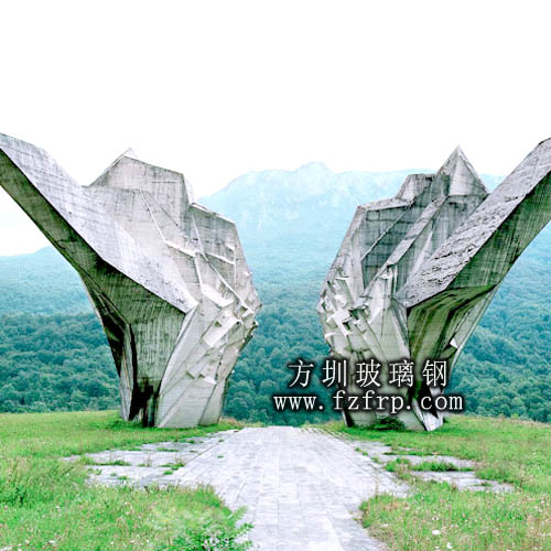 充满奇幻色彩的异国雕塑(图1)