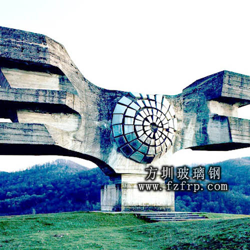 充满奇幻色彩的异国雕塑(图2)