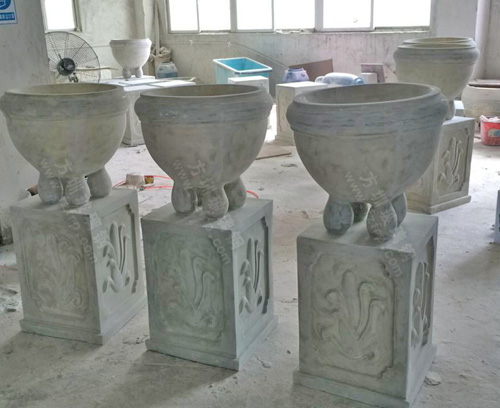 玻璃钢欧式花盆工厂车间修补打磨图 玻璃钢欧式花盆工厂车间修补打磨图