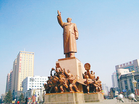 毛泽东塑像及群雕:那个时代的符号 毛泽东塑像及群雕:那个时代的符号