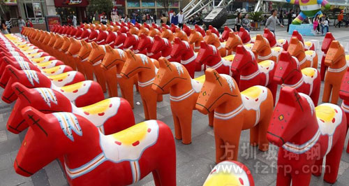 广场彩绘马玻璃钢雕塑 广场彩绘马玻璃钢雕塑