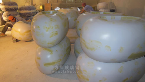 海南度假酒店定制玻璃钢组合花盆工厂打磨抛光图 海南度假酒店定制玻璃钢组合花盆工厂打磨抛光图
