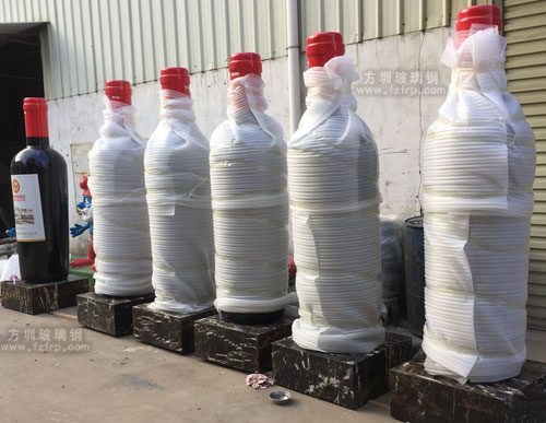 湖北酒庄仿真玻璃钢红酒瓶雕塑工厂成品图 湖北酒庄仿真玻璃钢红酒瓶雕塑工厂成品图