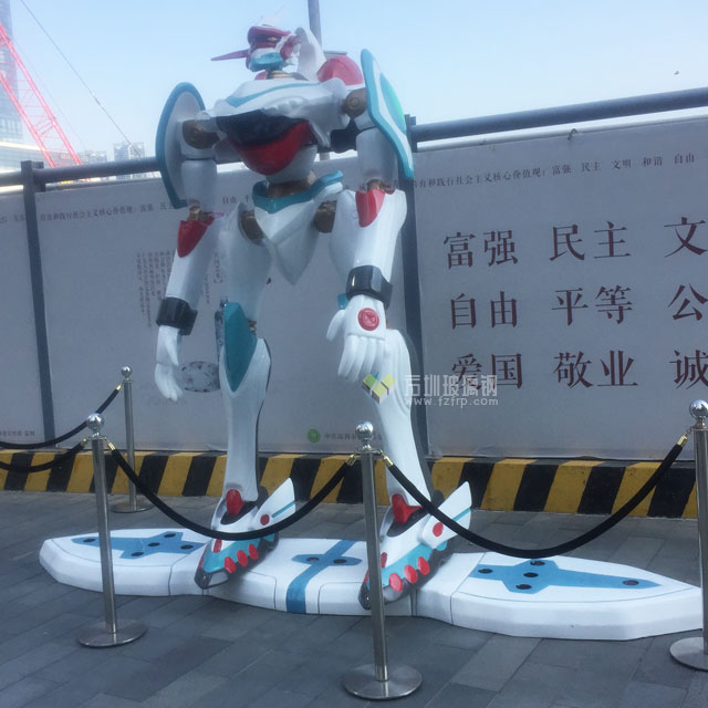 深圳万象天地玻璃钢机器人机甲战士英雄雕塑