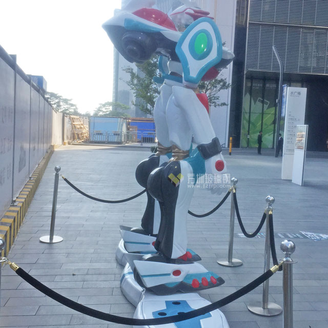 深圳万象天地玻璃钢机器人机甲战士英雄雕塑