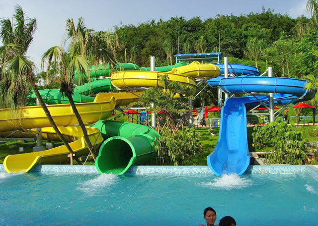 水上乐园玻璃钢组合滑梯